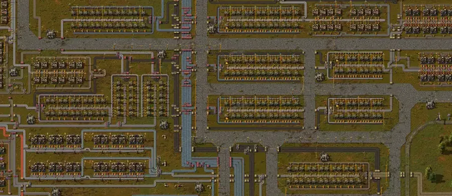 Factorio factory screenshot showing repeated furnace and belt rows used as a smelting layout reference